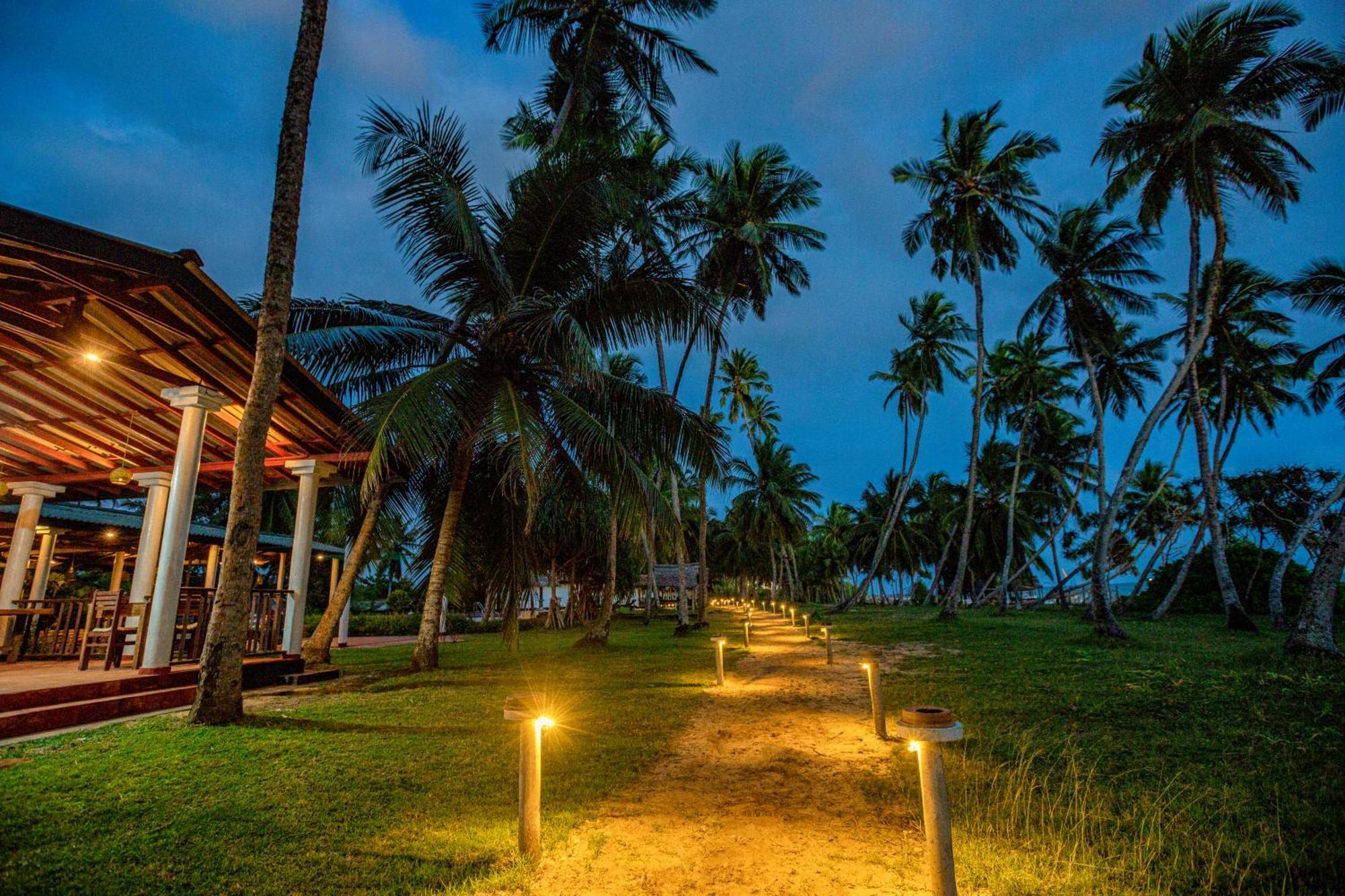 Helios Beach Resort Tangalle Exterior photo